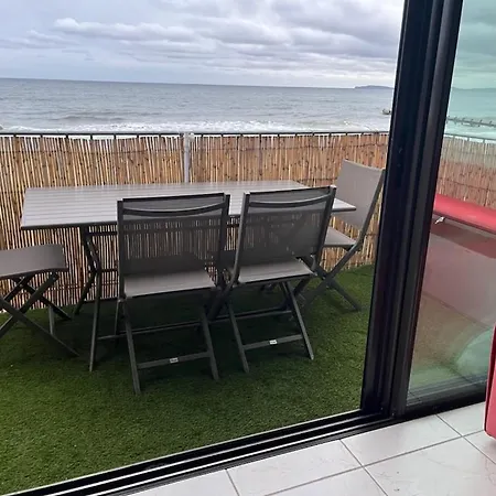 Апартаменты Les Pieds Dans L'eau Ла Круа-Вальме