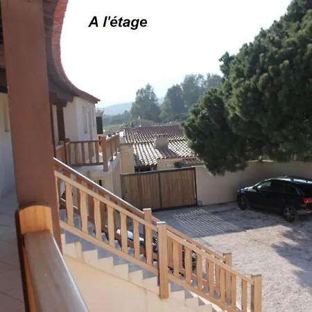 Апартаменты Les Pieds Dans L'eau Ла Круа-Вальме