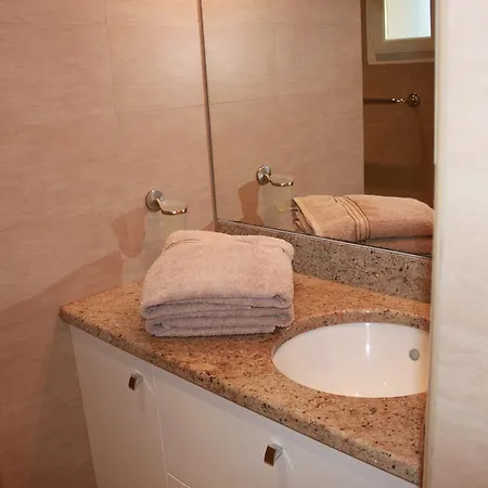 Апартаменты Les Pieds Dans L'eau Ла Круа-Вальме