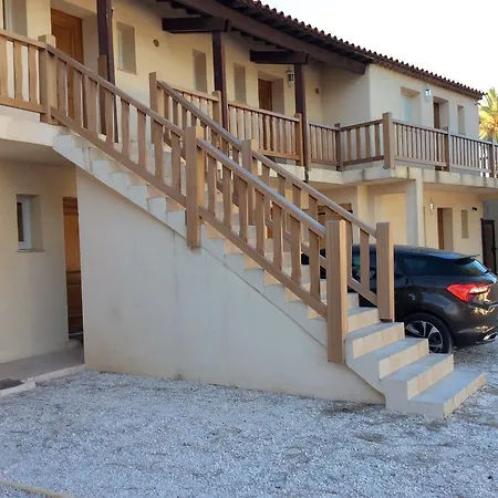 Апартаменты Les Pieds Dans L'eau