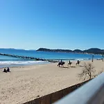 Les Pieds Dans L'eau